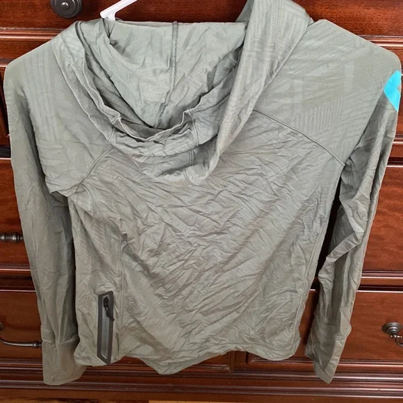 CrossFit Reebook pullover - Picture 2 of 2